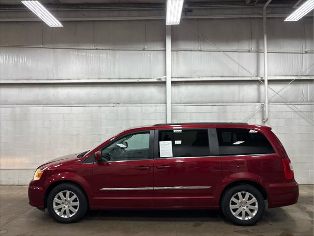 Used 2014 Chrysler Town & Country For Sale in Wilmington, OH