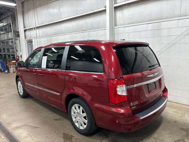 Used 2014 Chrysler Town & Country For Sale in Wilmington, OH
