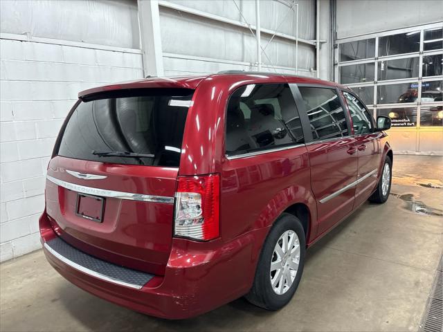 Used 2014 Chrysler Town & Country For Sale in Wilmington, OH