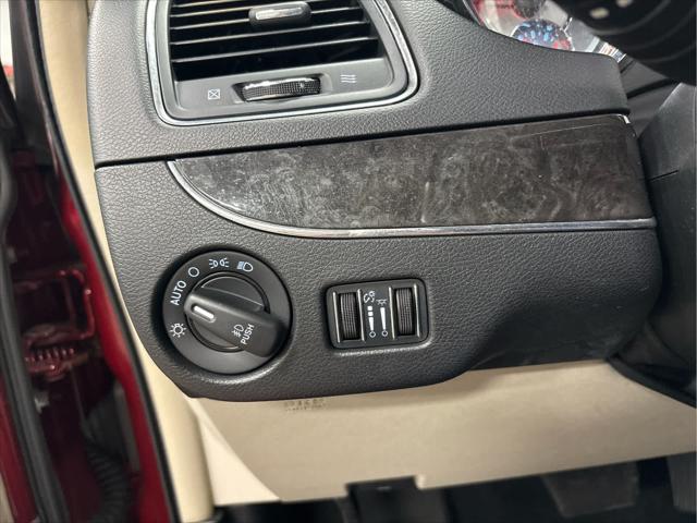 Used 2014 Chrysler Town & Country For Sale in Wilmington, OH