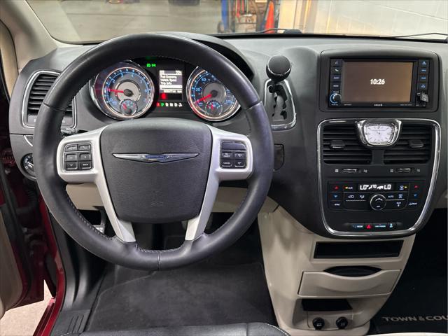 Used 2014 Chrysler Town & Country For Sale in Wilmington, OH