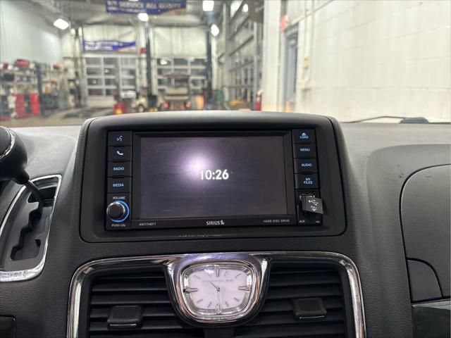 Used 2014 Chrysler Town & Country For Sale in Wilmington, OH