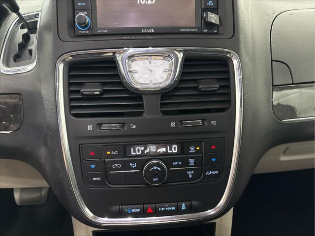 Used 2014 Chrysler Town & Country For Sale in Wilmington, OH