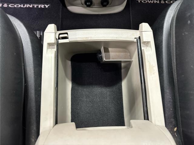 Used 2014 Chrysler Town & Country For Sale in Wilmington, OH