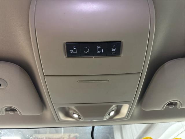 Used 2014 Chrysler Town & Country For Sale in Wilmington, OH