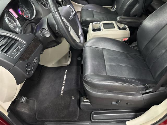 Used 2014 Chrysler Town & Country For Sale in Wilmington, OH
