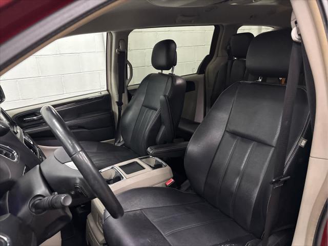 Used 2014 Chrysler Town & Country For Sale in Wilmington, OH