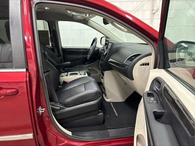 Used 2014 Chrysler Town & Country For Sale in Wilmington, OH