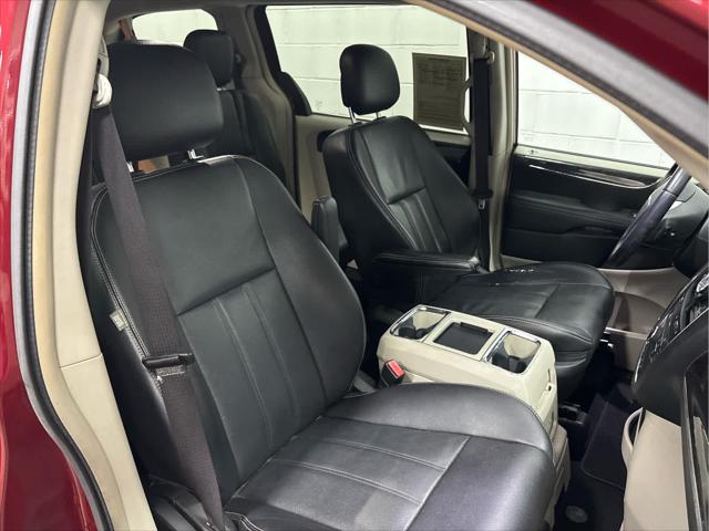Used 2014 Chrysler Town & Country For Sale in Wilmington, OH