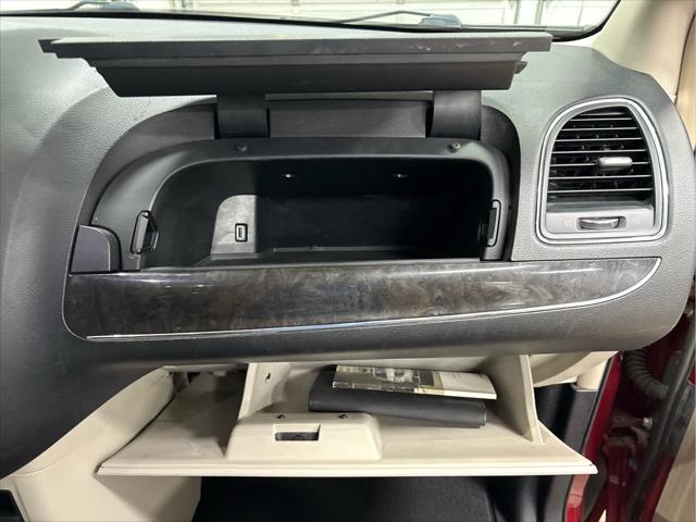 Used 2014 Chrysler Town & Country For Sale in Wilmington, OH