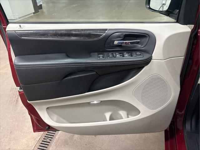 Used 2014 Chrysler Town & Country For Sale in Wilmington, OH