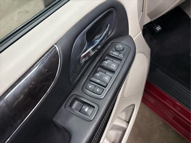 Used 2014 Chrysler Town & Country For Sale in Wilmington, OH