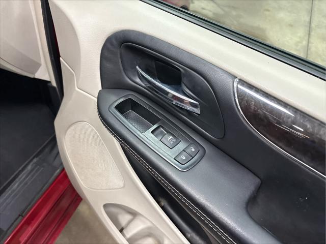 Used 2014 Chrysler Town & Country For Sale in Wilmington, OH