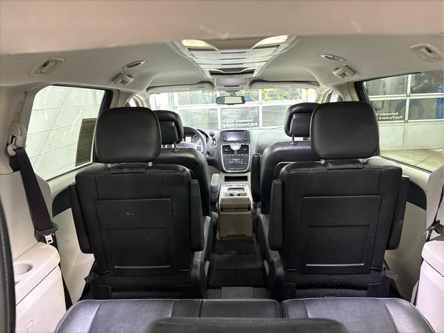 Used 2014 Chrysler Town & Country For Sale in Wilmington, OH