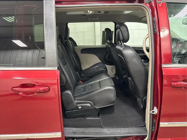 Used 2014 Chrysler Town & Country For Sale in Wilmington, OH