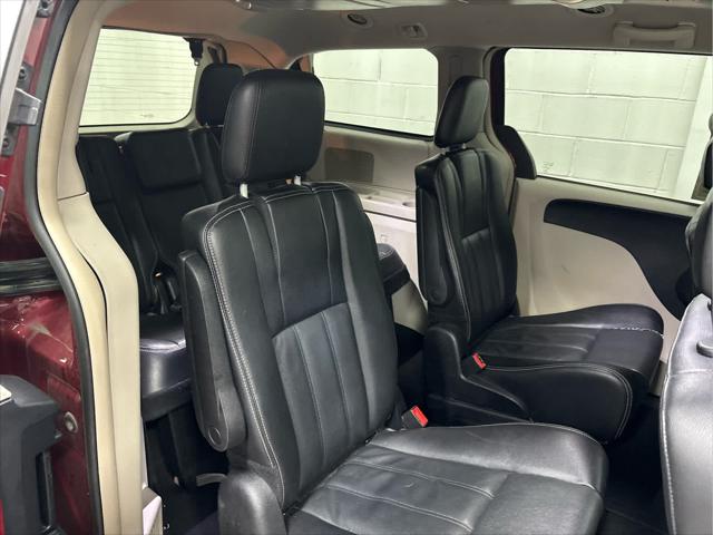 Used 2014 Chrysler Town & Country For Sale in Wilmington, OH