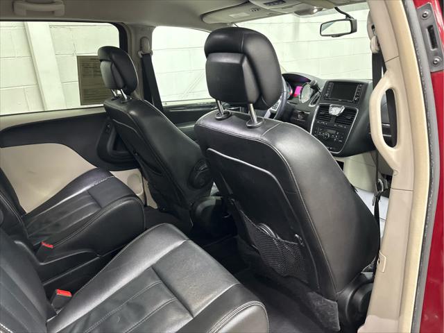 Used 2014 Chrysler Town & Country For Sale in Wilmington, OH