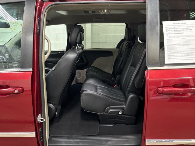 Used 2014 Chrysler Town & Country For Sale in Wilmington, OH