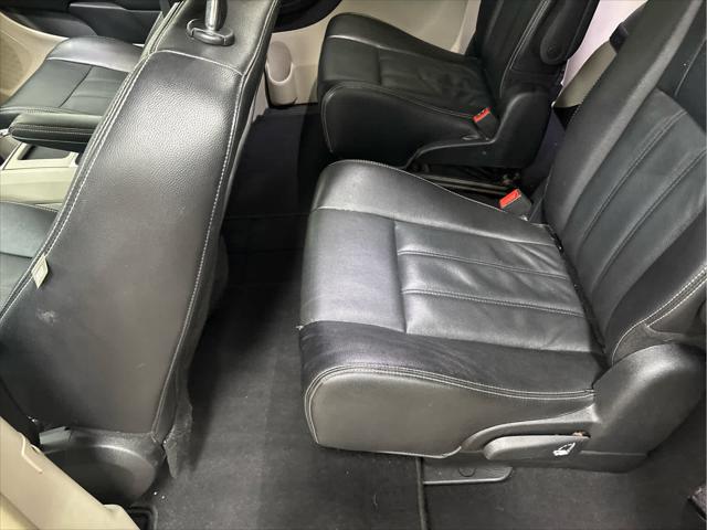 Used 2014 Chrysler Town & Country For Sale in Wilmington, OH