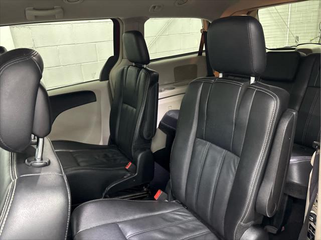 Used 2014 Chrysler Town & Country For Sale in Wilmington, OH
