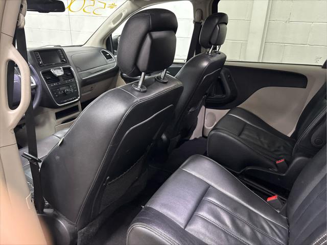 Used 2014 Chrysler Town & Country For Sale in Wilmington, OH