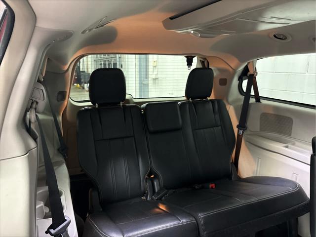 Used 2014 Chrysler Town & Country For Sale in Wilmington, OH