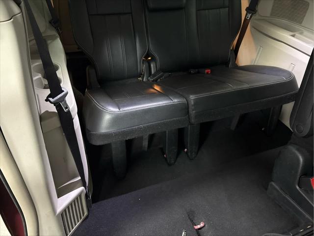 Used 2014 Chrysler Town & Country For Sale in Wilmington, OH