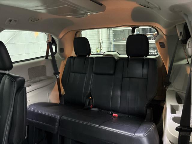 Used 2014 Chrysler Town & Country For Sale in Wilmington, OH