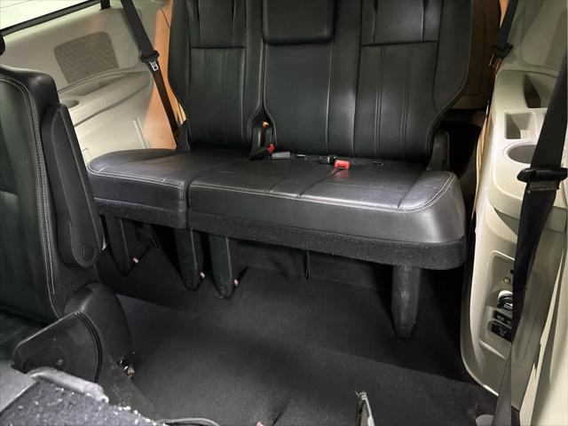 Used 2014 Chrysler Town & Country For Sale in Wilmington, OH