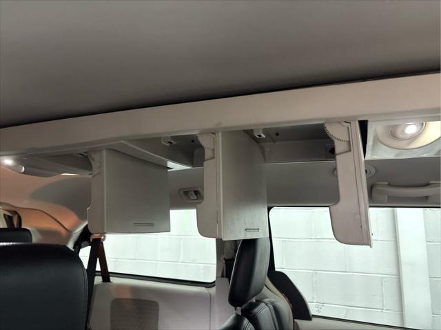 Used 2014 Chrysler Town & Country For Sale in Wilmington, OH