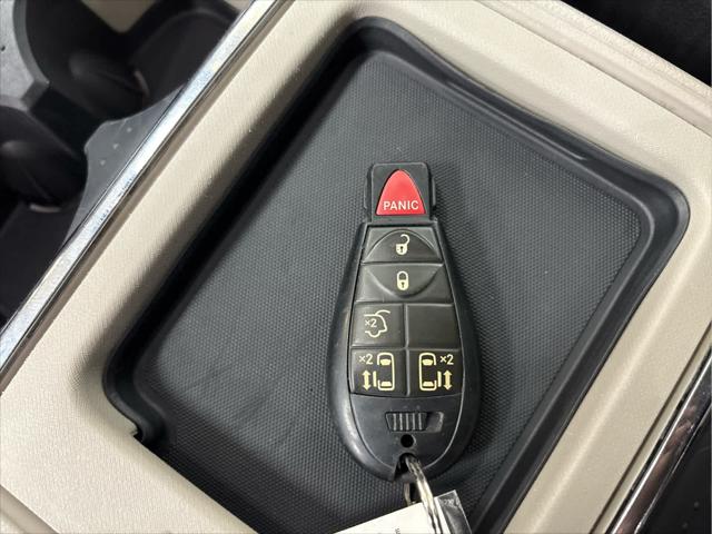 Used 2014 Chrysler Town & Country For Sale in Wilmington, OH