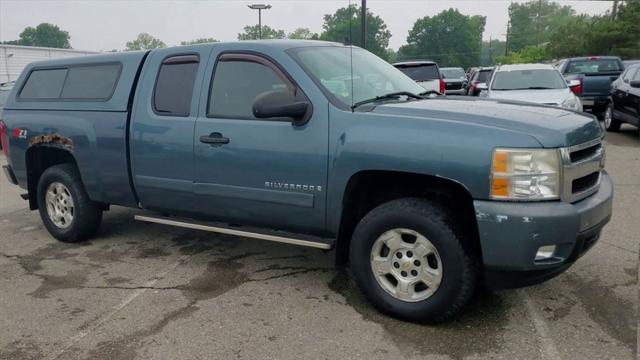 Used 2007 Chevrolet Silverado 1500 2LT with VIN 1GCEK190X7Z512945 for sale in Waterford, MI