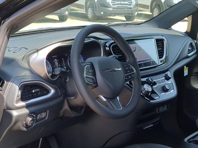 2025 Chrysler Pacifica PACIFICA SELECT