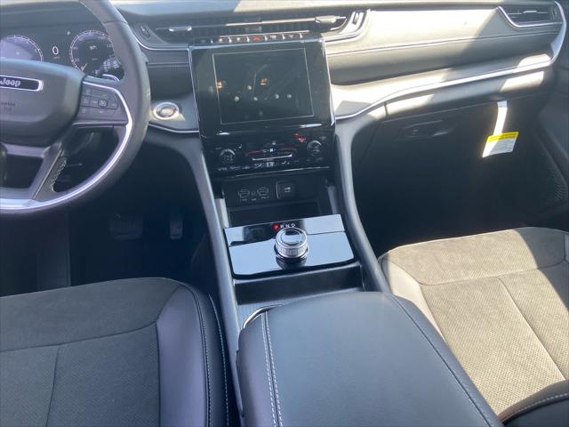 2025 Jeep Grand Cherokee L Altitude 4x4