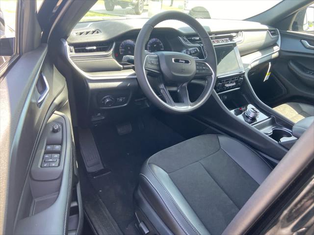 2025 Jeep Grand Cherokee L Altitude 4x4