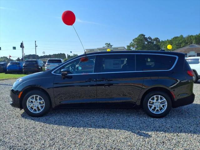 2025 Chrysler Voyager VOYAGER LX