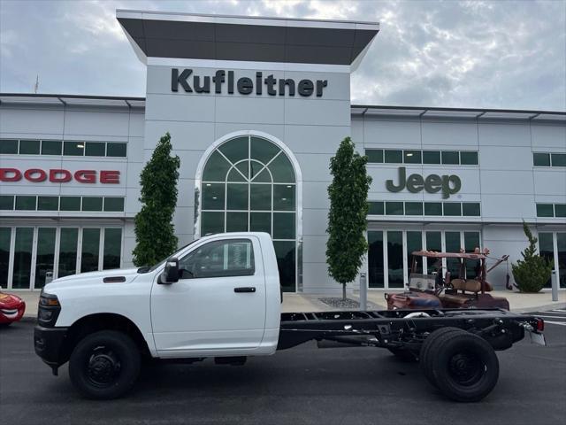2025 RAM Ram 3500 Chassis Cab RAM 3500 TRADESMAN CHASSIS REGULAR CAB 4X4 84 CA 2025 RAM Ram 3500 Chassis Cab RAM 3500 TRADESMAN CHASSIS REGULAR CAB 4X4 84 CA