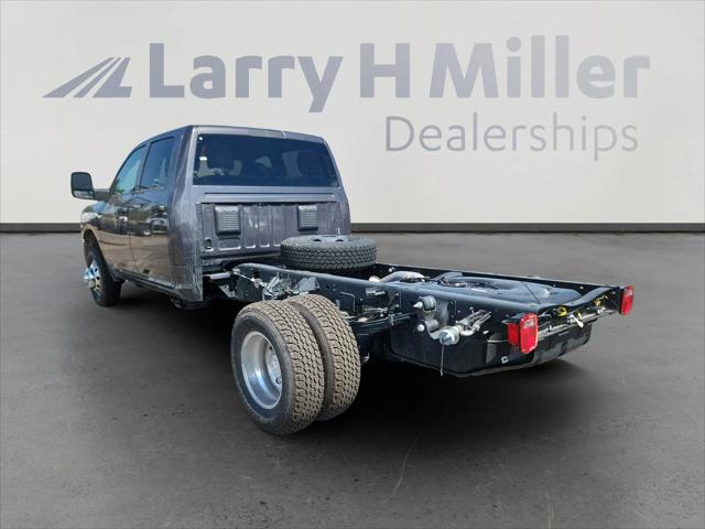 2025 RAM Ram 3500 Chassis Cab RAM 3500 TRADESMAN CREW CAB CHASSIS 4X4 60 CA