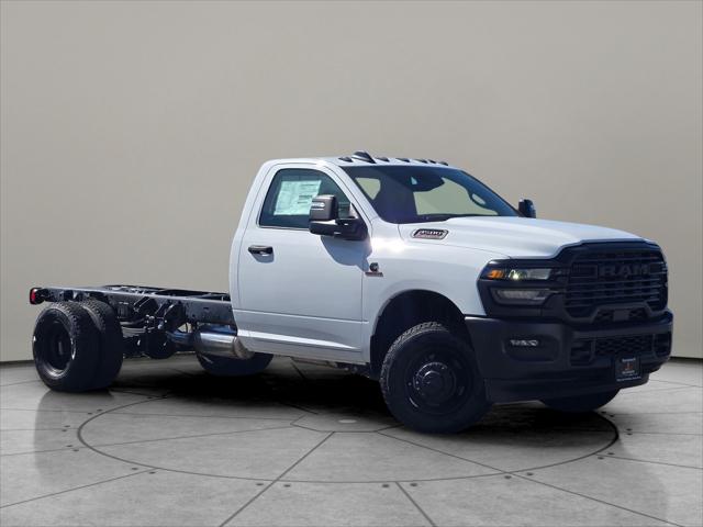 2025 RAM Ram 3500 Chassis Cab RAM 3500 TRADESMAN CHASSIS REGULAR CAB 4X4 84 CA 2025 RAM Ram 3500 Chassis Cab RAM 3500 TRADESMAN CHASSIS REGULAR CAB 4X4 84 CA