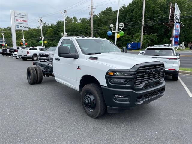 2025 RAM Ram 3500 Chassis Cab RAM 3500 TRADESMAN CHASSIS REGULAR CAB 4X4 84 CA 2025 RAM Ram 3500 Chassis Cab RAM 3500 TRADESMAN CHASSIS REGULAR CAB 4X4 84 CA