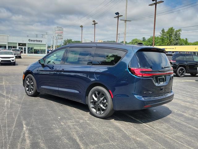2025 Chrysler Pacifica PACIFICA LIMITED