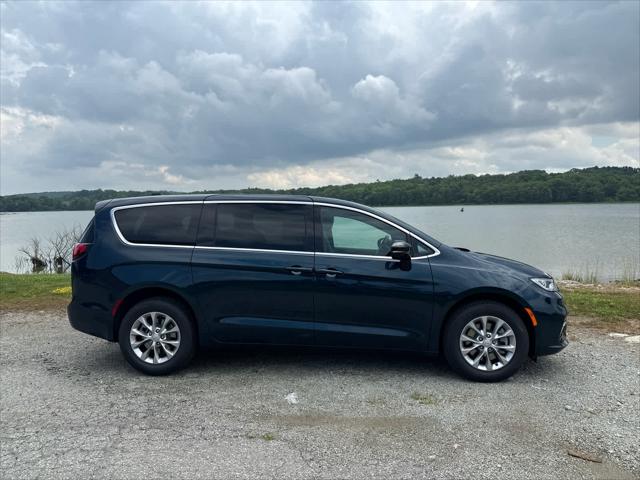 2025 Chrysler Pacifica PACIFICA SELECT AWD