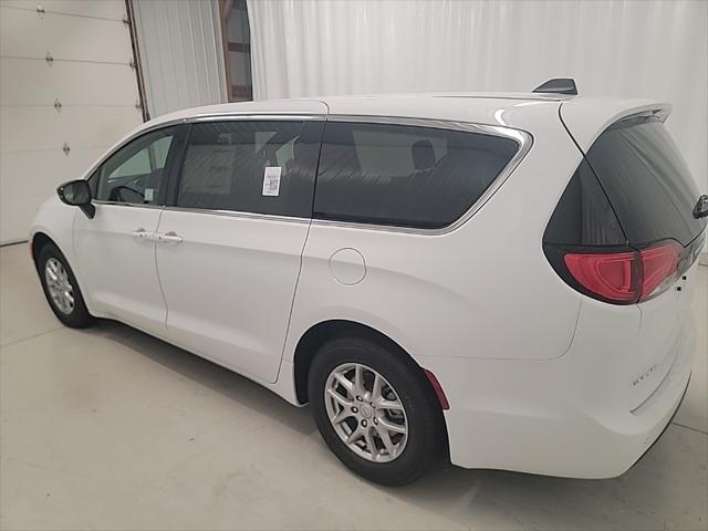 2025 Chrysler Voyager VOYAGER LX