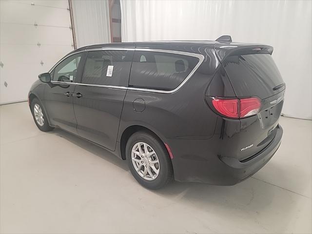 2025 Chrysler Voyager VOYAGER LX