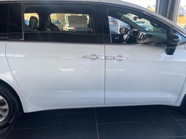 2025 Chrysler Pacifica PACIFICA SELECT AWD