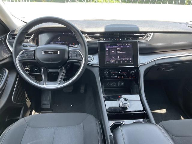 2022 Jeep Grand Cherokee L Laredo 4x4