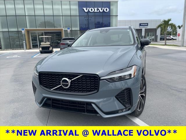2023 Volvo XC60 B5 Ultimate Dark Theme