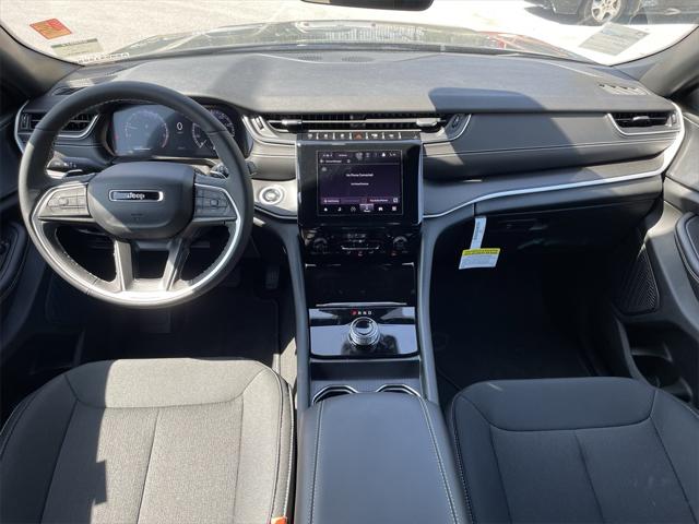 2025 Jeep Grand Cherokee GRAND CHEROKEE L LAREDO X 4X2