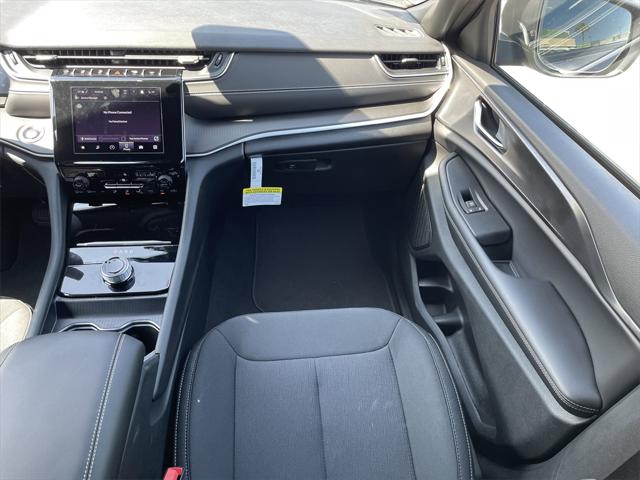 2025 Jeep Grand Cherokee GRAND CHEROKEE L LAREDO X 4X2