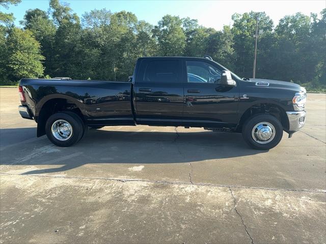 2024 RAM 3500 Tradesman Crew Cab 4x4 8 Box